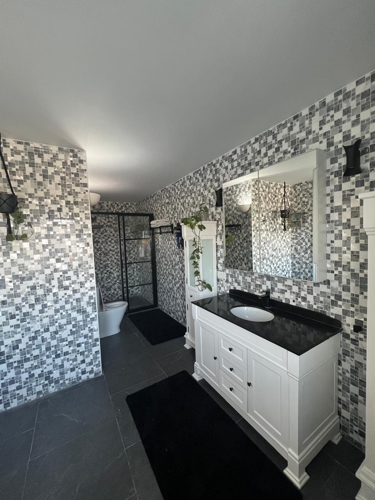 Upper floor bathroom