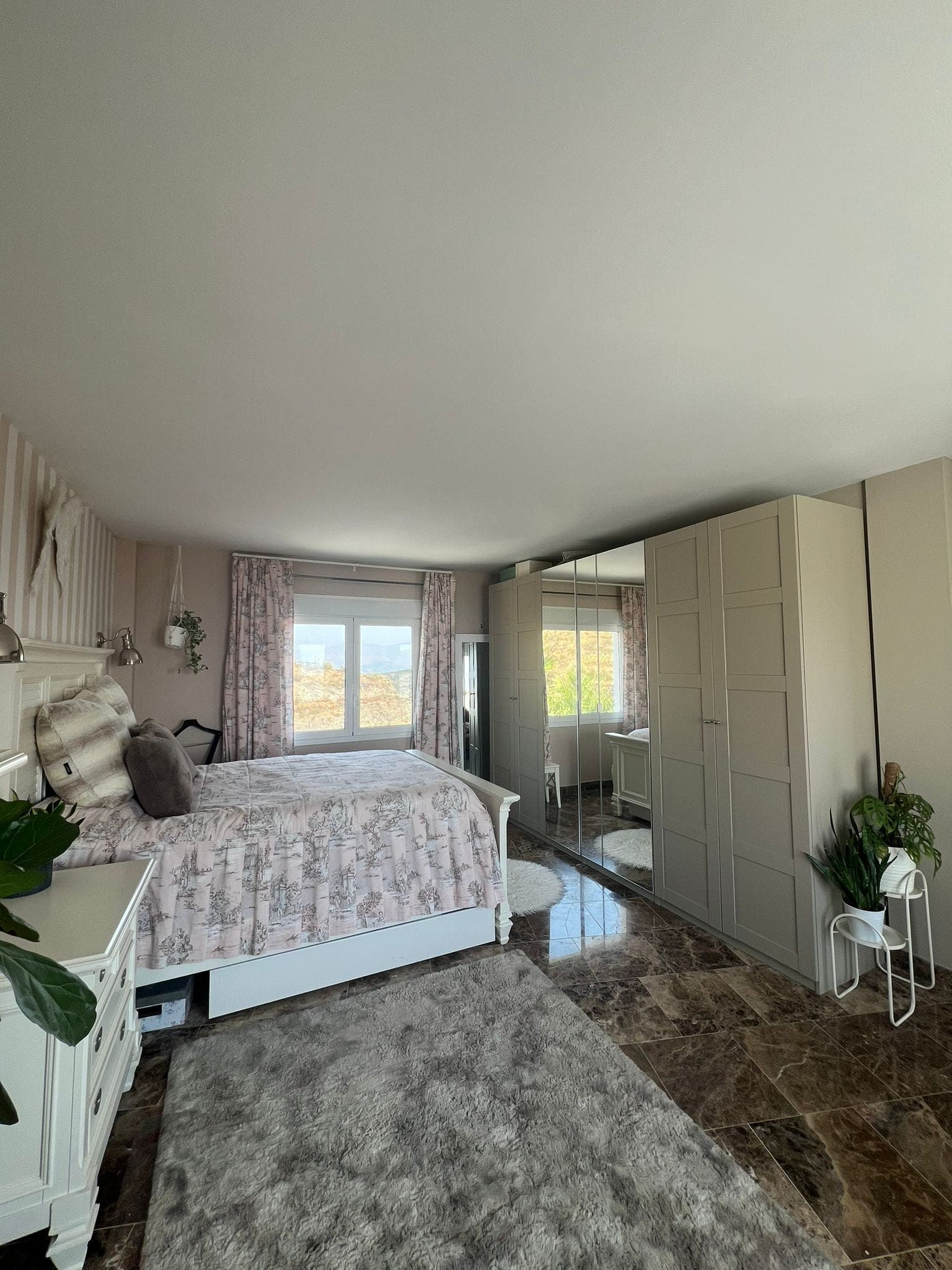 Upper floor bedroom
