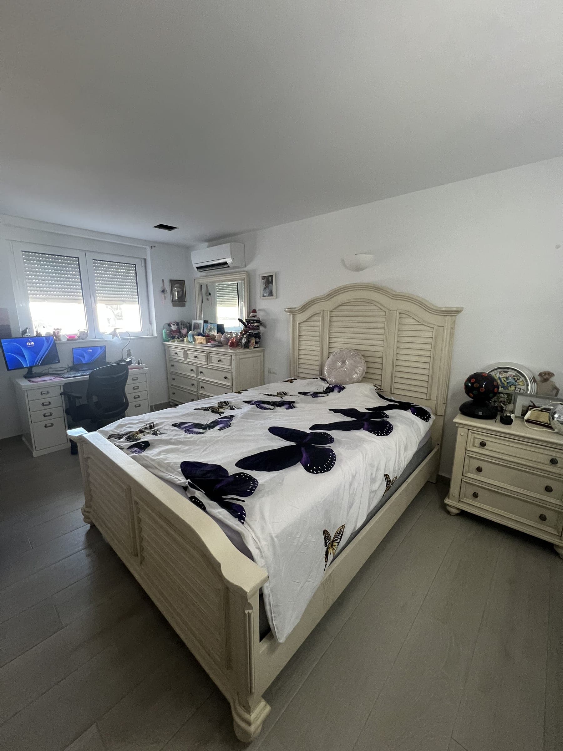 Second ground floor bedroom